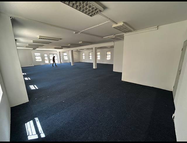 260M² OFFICE TO LET IN RANDJESPARK